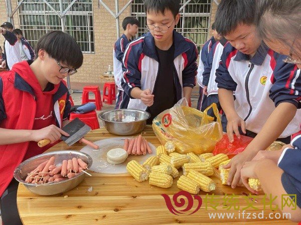 衡阳县五中开展“学烹饪・展厨艺”劳动实践活动